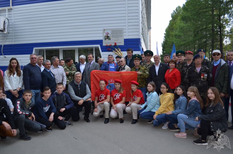 Офицеры Росгвардии приняли участие в открытии мемориальной доски в честь земляка Дмитрия Разумовского