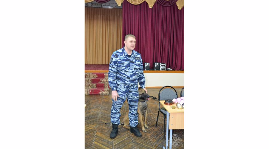 Сотрудники ульяновского ОМОН Росгвардии рассказали школьникам о защитниках Отечества