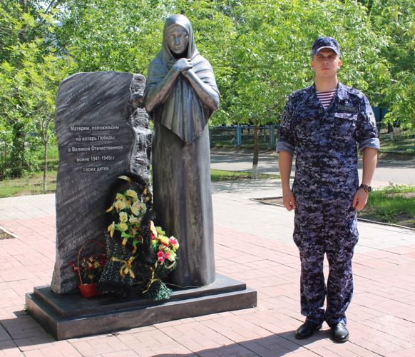 Памятник Матерям, положившим на алтарь Победы своих детей