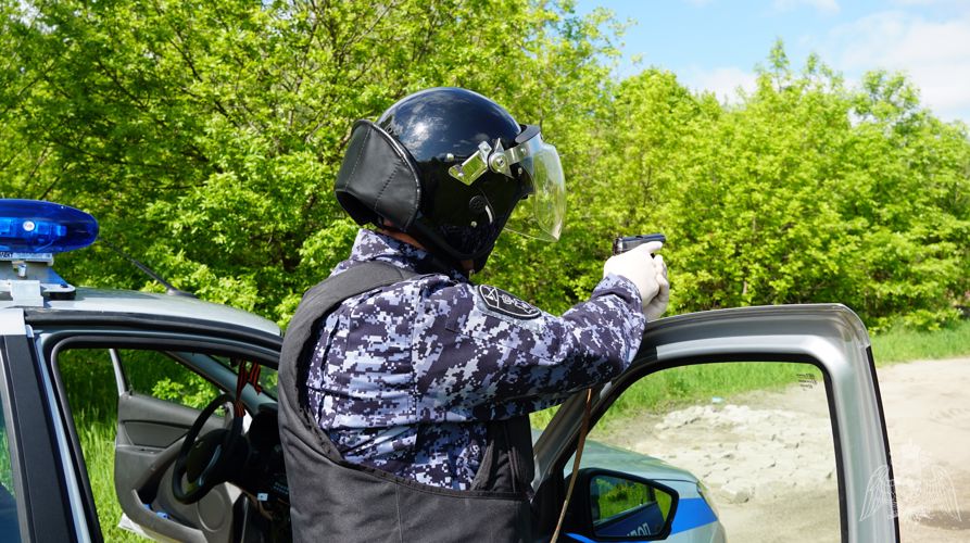 В Ульяновске сотрудники Росгвардии задержали подозреваемых в незаконном обороте наркотиков 