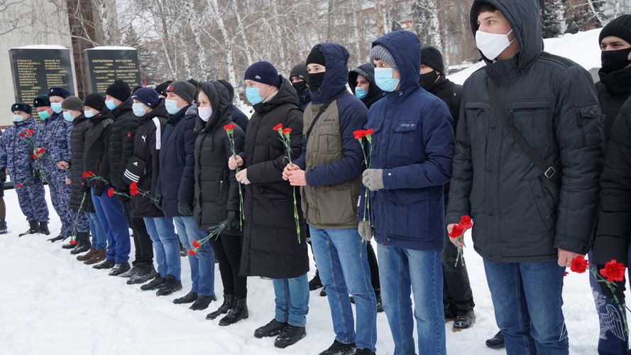 В Ульяновске сотрудники вневедомственной охраны Росгвардии почтили память воинов-афганцев