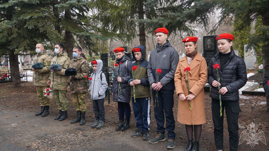 Военнослужащие Росгвардии и ветераны войск правопорядка города Ульяновска вспомнили подвиг Героя Советского Союза Ивана Громова