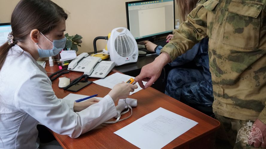 В Ульяновске личный состав подразделений Управления Росгвардии продолжает принимать участие в вакцинации от коронавируса