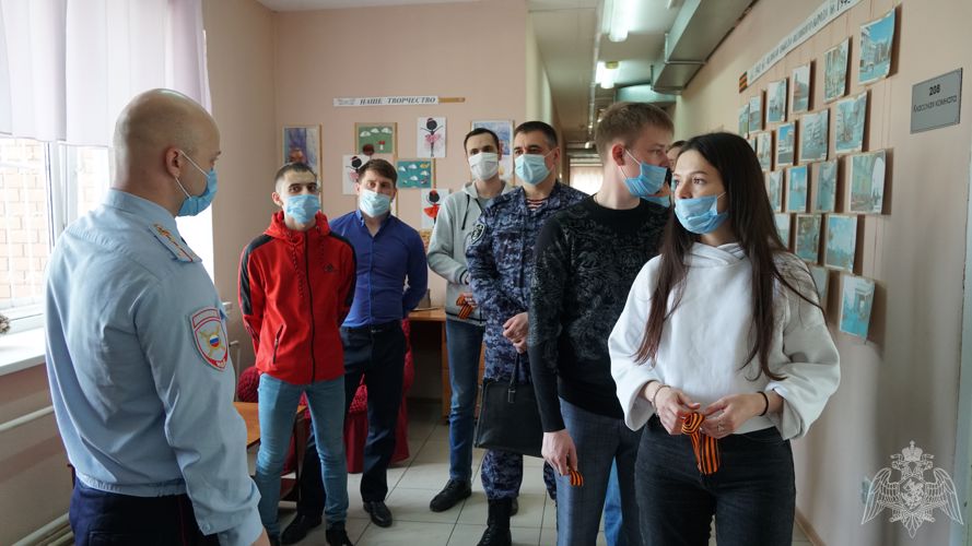 Стажеры вневедомственной охраны Управления Росгвардии по Ульяновской области присоединились к Всероссийской акции #Мирные_окна 