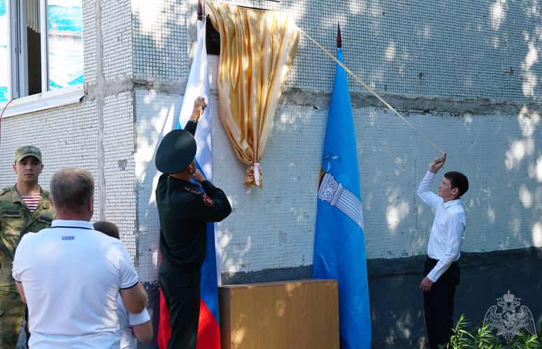 Военнослужащие Управления Росгвардии по Ульяновской области приняли участие в открытии мемориальной доски имени Василия Тезетева 