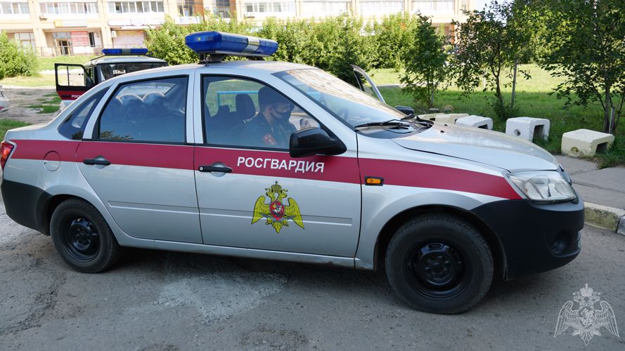 Сотрудники вневедомственной охраны Росгвардии оказали помощь женщине, пострадавшей в придомовом конфликте  