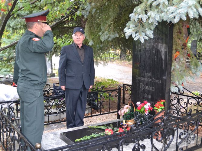 Сотрудники и военнослужащие Управления Росгвардии по Ульяновской области приняли участие в школьном Уроке памяти