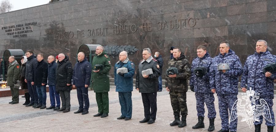 Начальник Управления Росгвардии по Ульяновской области принял участие в митинге-реквиеме, посвященном Дню  Неизвестного солдата