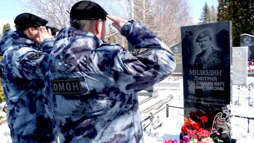 Сотрудники и ветераны ульяновского ОМОН Росгвардии почтили память павшего сослуживца 