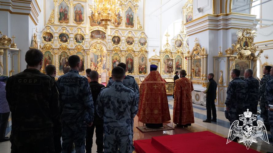 В Ульяновске сотрудники Росгвардии приняли участие в богослужении в честь великомученика Георгия Победоносца
