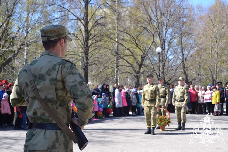 В Ульяновске сотрудники и военнослужащие Росгвардии приняли участие в митинге-реквиеме в честь Дня Победы