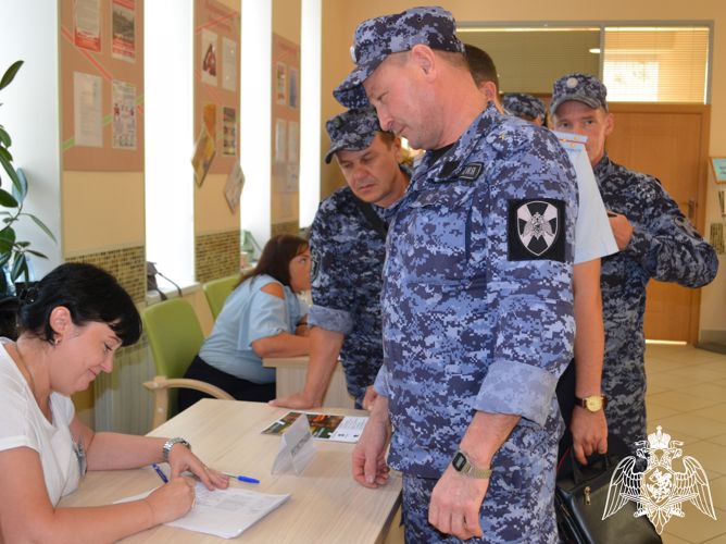 Сотрудники и военнослужащие Росгвардии приняли участие в встрече с мэром города Ульяновска   