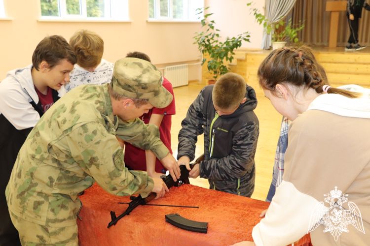 Ульяновские росгвардейцы подготовили кадет к участию в военно-патриотической игре «Марш-бросок»   
