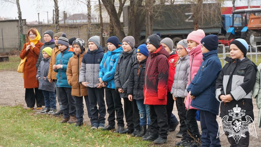В Ульяновске сотрудники ОМОН провели урок мужества для воспитанников творческой мастерской