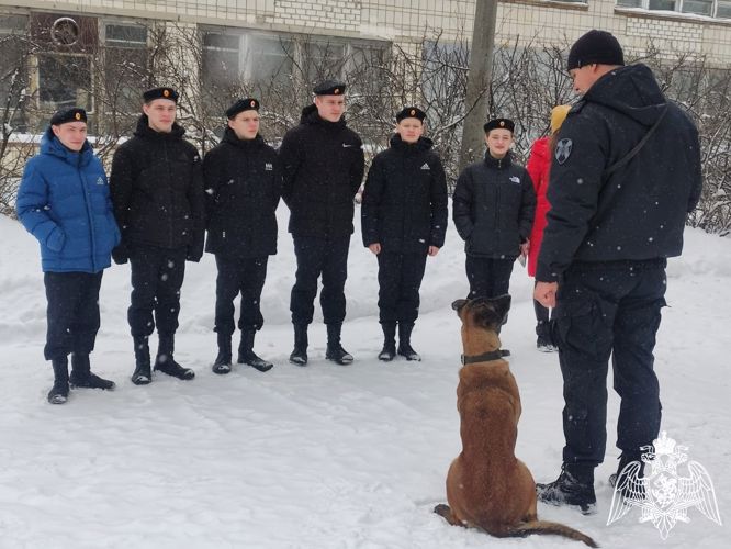 Ульяновские сотрудники ОМОН «Симбир» Росгвардии провели урок мужества для студентов техникума