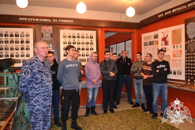 В Ульяновске сотрудники и стажеры вневедомственной охраны Росгвардии посетили музей патронного завода 