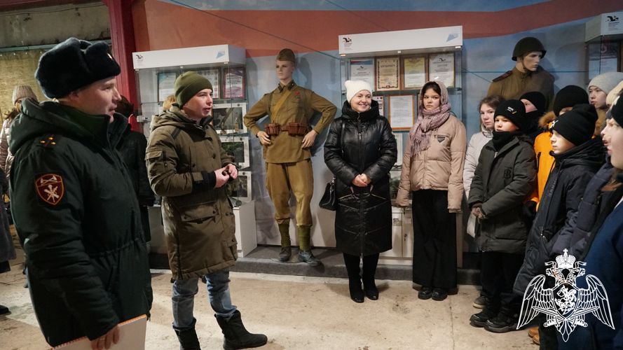 В Ульяновске воспитанники «Гвардейской смены» Росгвардии посетили региональную выставку «Память поколений – наша Победа»