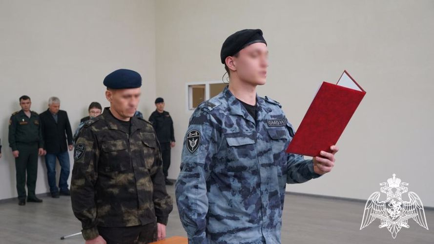 В Ульяновске начальник регионального управления Росгвардии вручил госнаграды сотрудникам спецподразделений