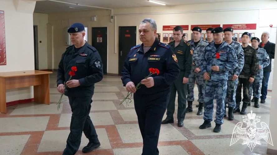 В Ульяновске начальник регионального управления Росгвардии вручил госнаграды сотрудникам спецподразделений