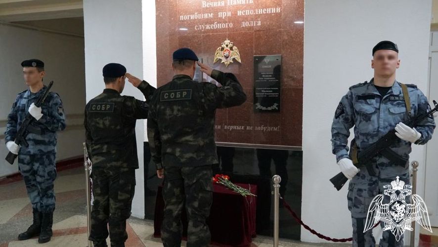 В Ульяновске начальник регионального управления Росгвардии вручил госнаграды сотрудникам спецподразделений