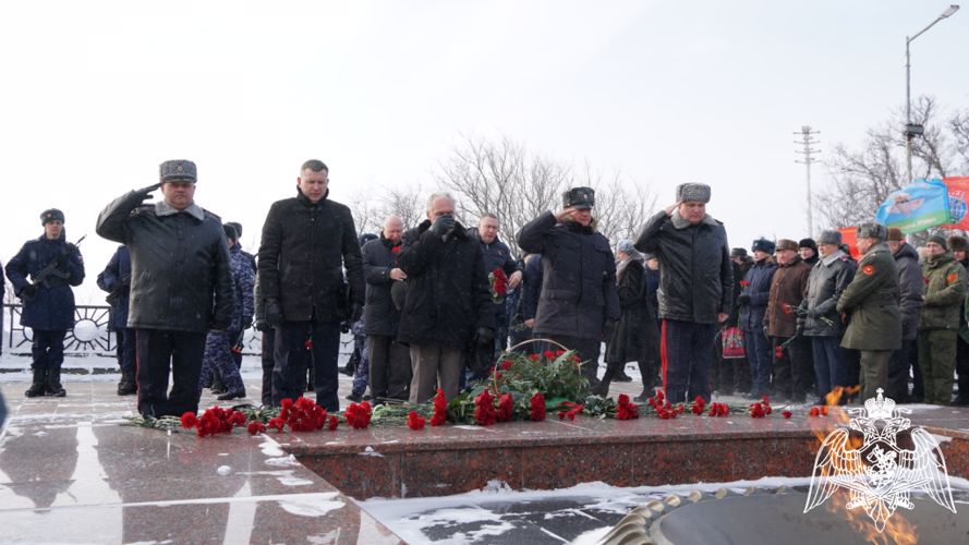 Руководитель Управления Росгвардии по Ульяновской области принял участие в церемонии возложения цветов к вечному огню, посвященной Дню защитника Отечества