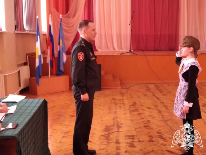 В Ульяновске офицер Росгвардии  принял участие в школьном конкурсе «Смотр строя и песни»