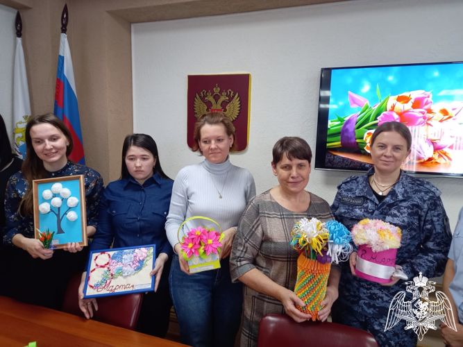В Ульяновске сотрудники Росгвардии подвели итоги детского конкурса поделок «Букет для мамы» 