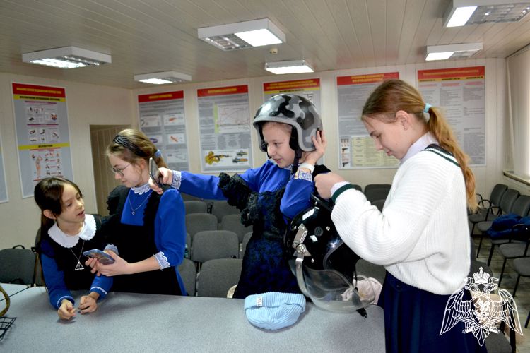 Ульяновские росгвардейцы провели урок мужества для гимназистов