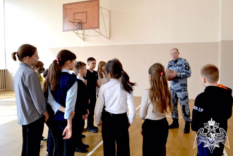 В Ульяновске для школьников проведена экскурсия по отряду спецподразделения Росгвардии 