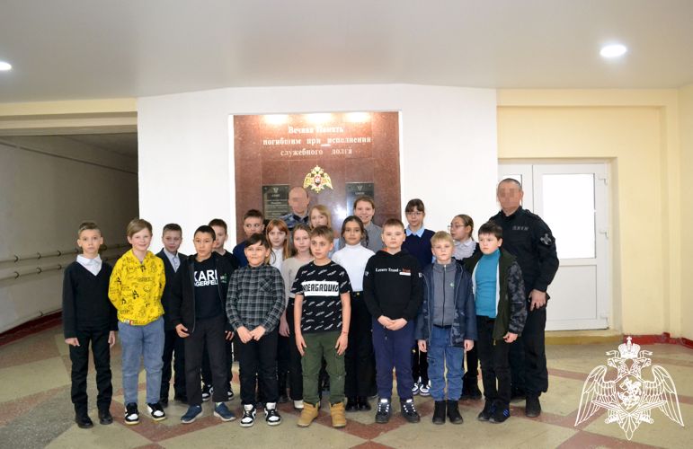 В Ульяновске для школьников проведена экскурсия по отряду спецподразделения Росгвардии 