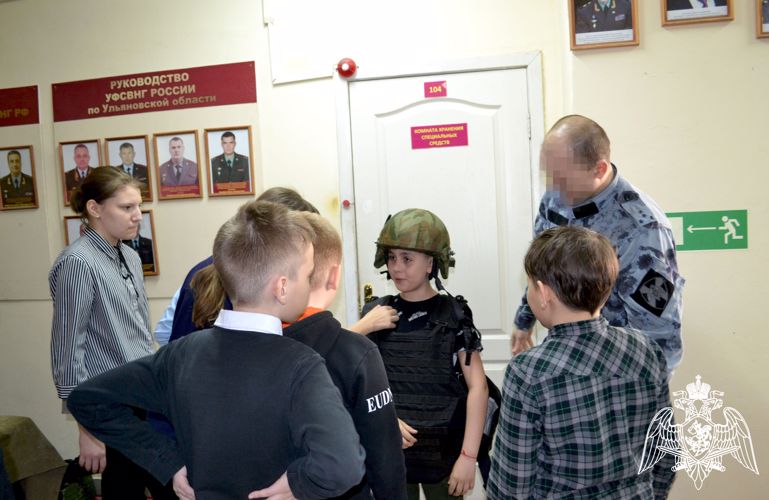В Ульяновске для школьников проведена экскурсия по отряду спецподразделения Росгвардии 