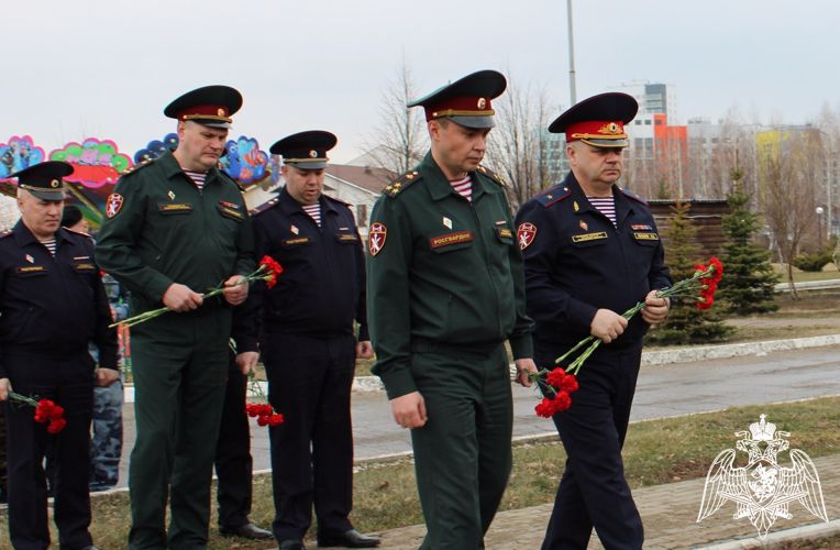 В Ульяновске почтили память погибших сотрудников и военнослужащих Росгвардии