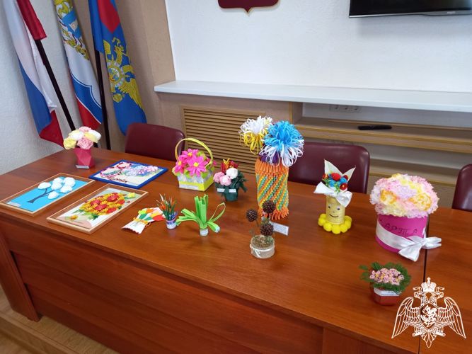 В Ульяновске сотрудники Росгвардии подвели итоги детского конкурса поделок «Букет для мамы»