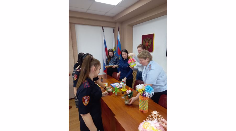 В Ульяновске сотрудники Росгвардии подвели итоги детского конкурса поделок «Букет для мамы» 