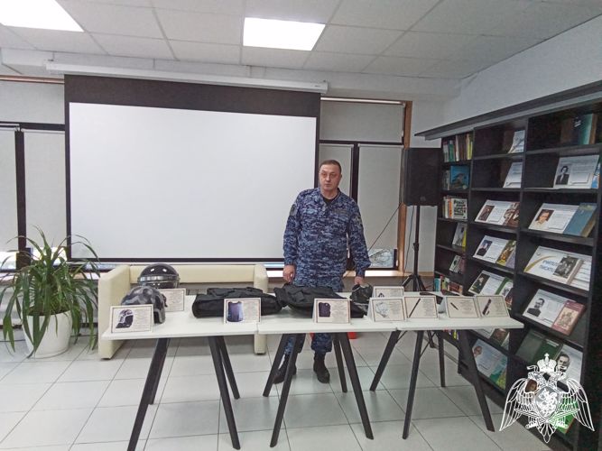 В Ульяновске сотрудники Росгвардии провели патриотическое занятие для школьников