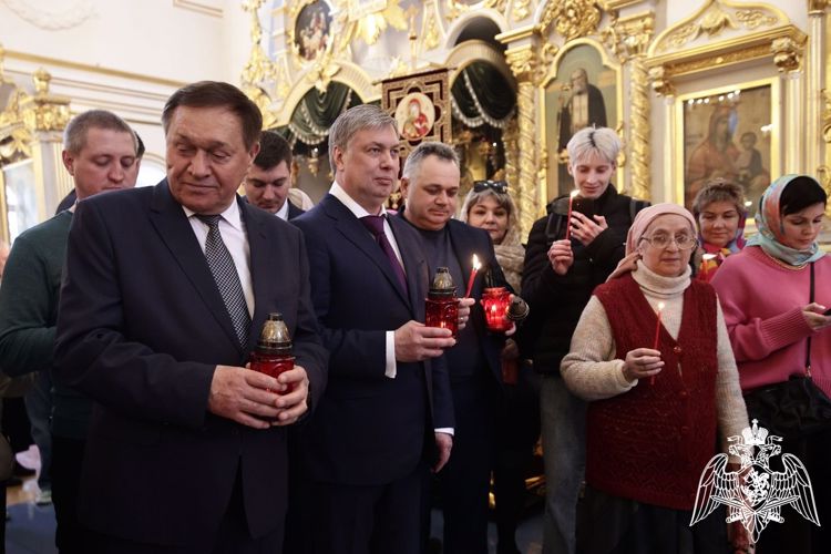 В Ульяновске начальник территориального управления Росгвардии принял участие во встрече Благодатного огня