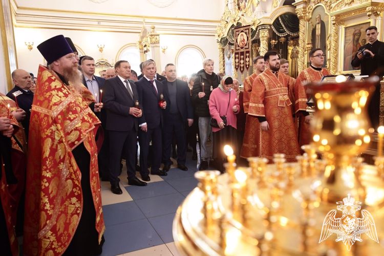 В Ульяновске начальник территориального управления Росгвардии принял участие во встрече Благодатного огня