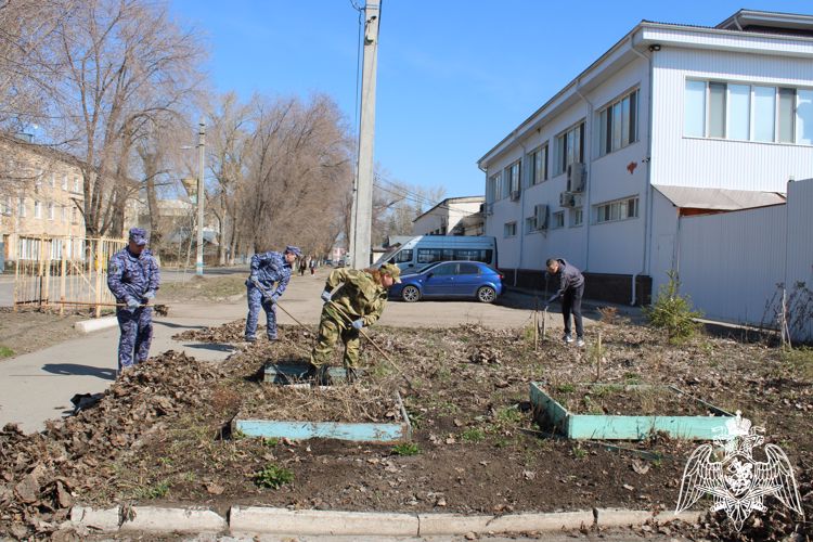 Ульяновские росгвардейцы провели субботник на территории музея патронного завода