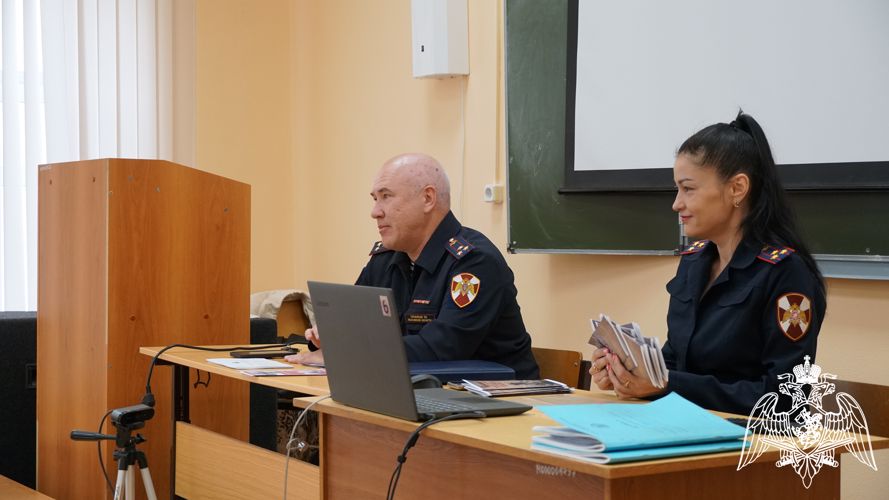 В Ульяновске сотрудники Росгвардии провели встречу со студентами УлГУ