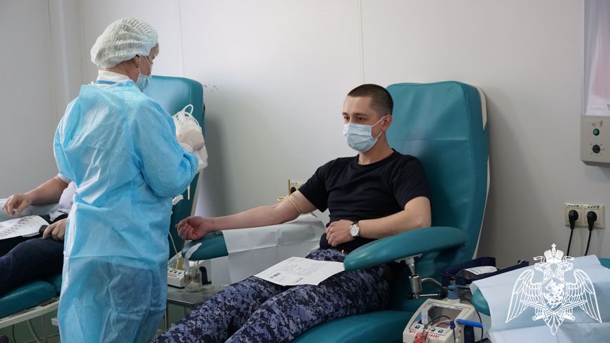 В Ульяновске сотрудники вневедомственной охраны Росгвардии приняли участие в донорской акции «От сердца к сердцу»