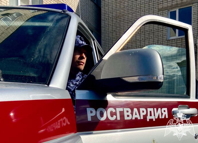 В Ульяновске сотрудники Росгвардии задержали женщину, подозреваемую в краже товара из супермаркета