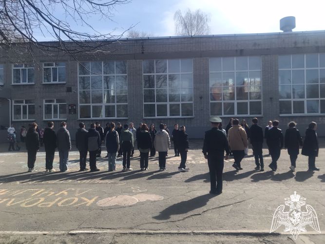 Военнослужащий Росгвардии провел занятие по строевой подготовке для воспитанников «Гвардейской смены»