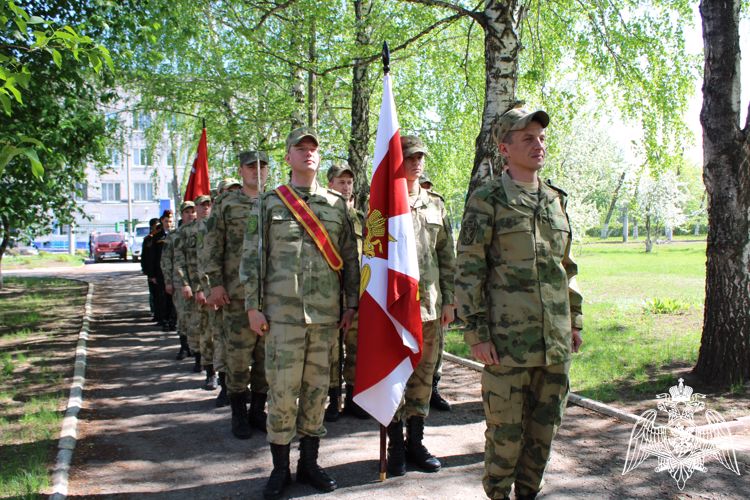 Ульяновские росгвардейцы присоединились к акции «Парад у дома ветерана»
