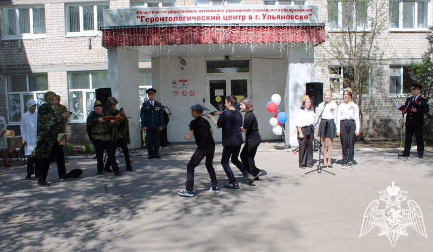 Ульяновские росгвардейцы присоединились к акции «Парад у дома ветерана»