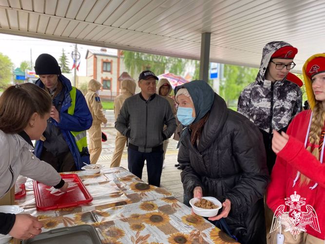 Ульяновские росгвардейцы возложили цветы к стеле «Город трудовой доблести»