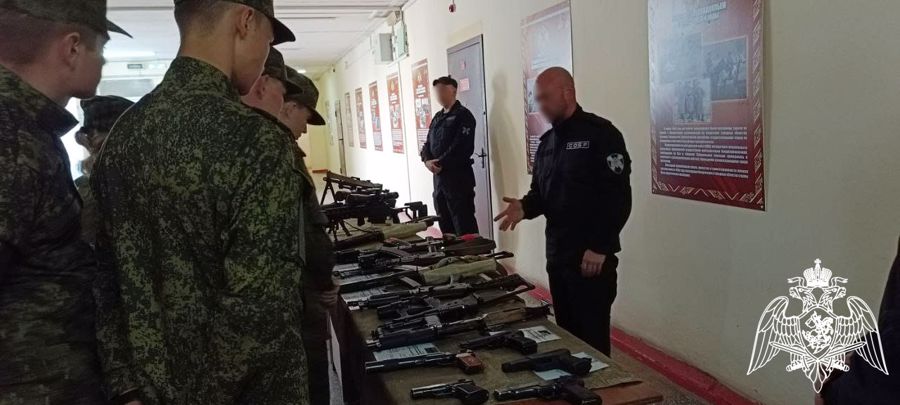 Офицеры Росгвардии провели занятие для воспитанников военно-патриотического клуба «Патриот»