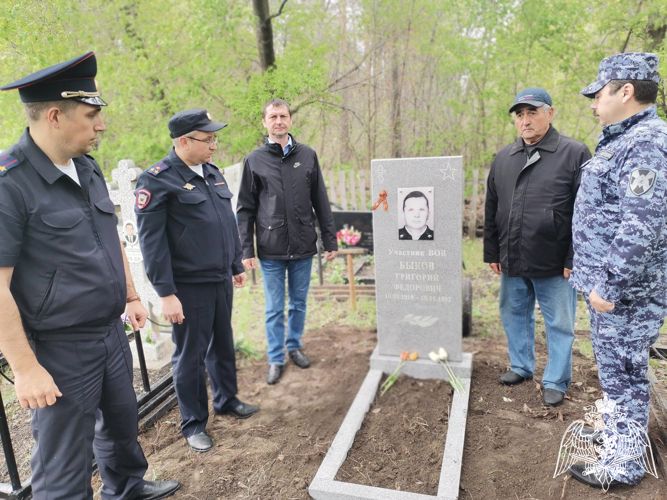 В Сенгилее росгвардейцы приняли участие в установке памятной плиты ветерану Великой Отечественной войны