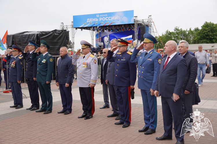 Начальник Управления Росгвардии по Ульяновской области принял участие в торжественной церемонии поднятия Государственного флага