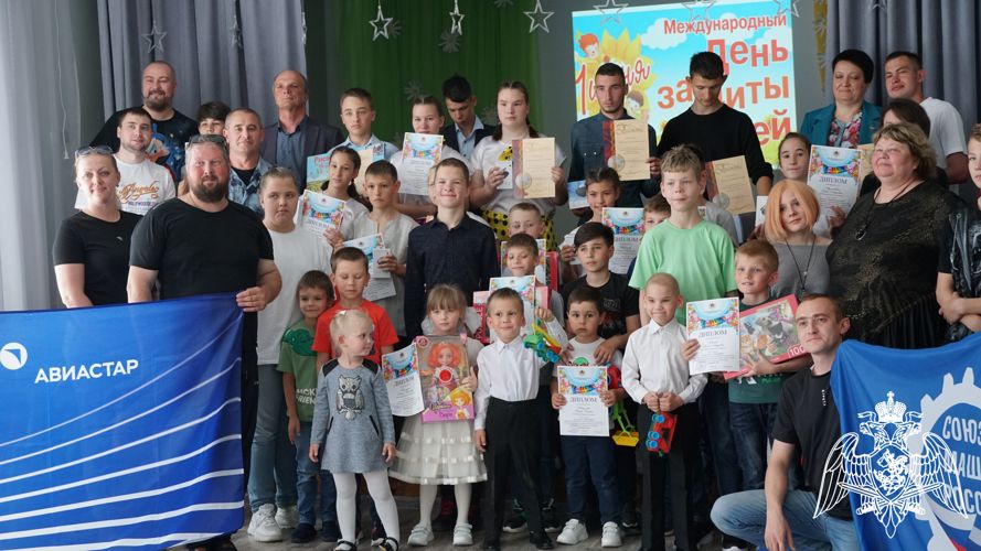 В Ульяновске офицер ОМОН «Симбир» поздравил с Международным днем защиты детей воспитанников детского дома 
