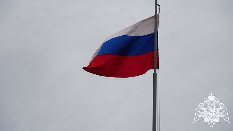 Начальник Управления Росгвардии по Ульяновской области принял участие в торжественной церемонии поднятия Государственного флага